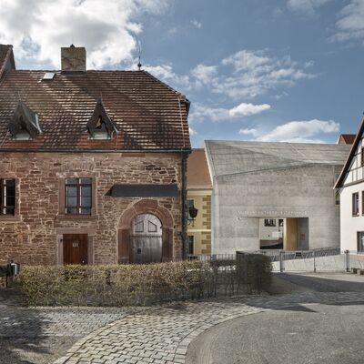 Bild vergrößern: Luthers Elternhaus Außenanlage