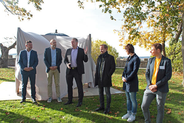 Enthüllung des Denkmals auf Schloss Mansfeld